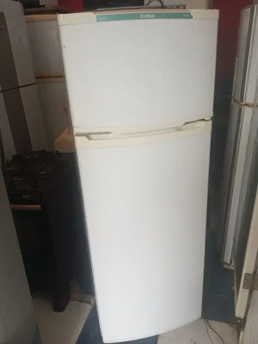 Vendo geladeira fucionamd 220v entrego