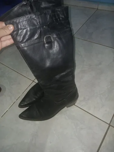 Bota cano longo couro feminina
