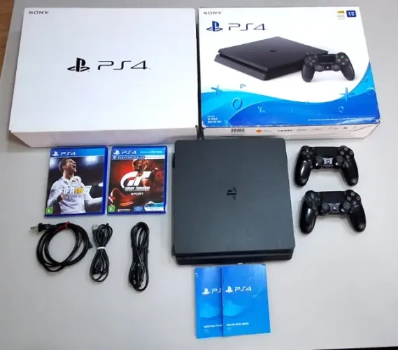 PS4 Slim 1TB com 2 Controles Originais e 2 Jogos Mídia Física