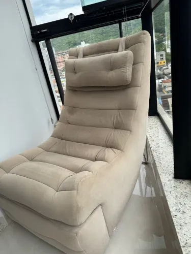 Poltrona Moderna e Confortável