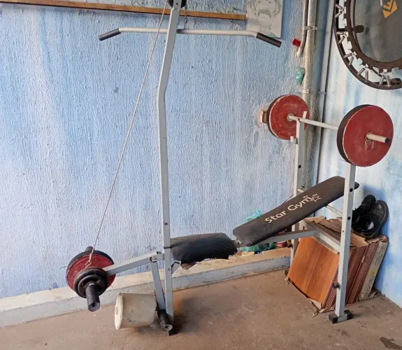 Estação de treino com 30 Kg de peso 