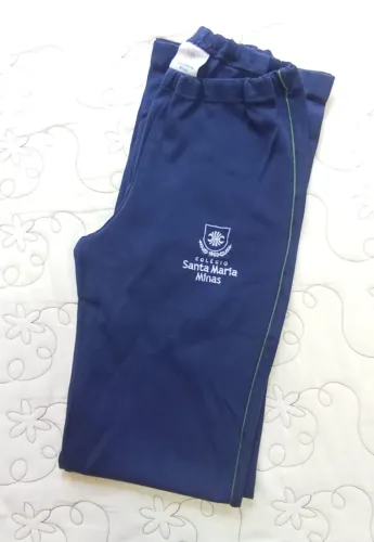 Vendo uniforme, usado, uma Calça bailarina, tamanho P adulto, do colégio Santa Maria Mina