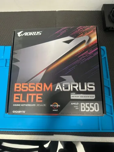 Gigabyte AORUS B550M AORUS Elite Rev. 1.3 - Excelente estado