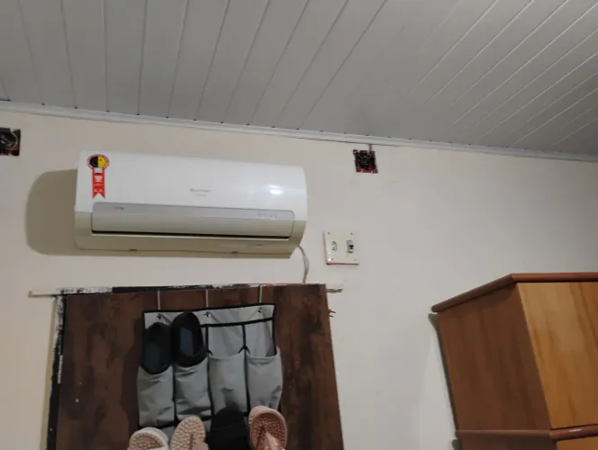 AR condicionado 9000 BTU Midea com defeito