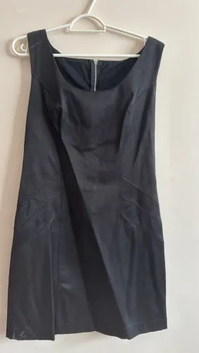 Vestido preto curto
