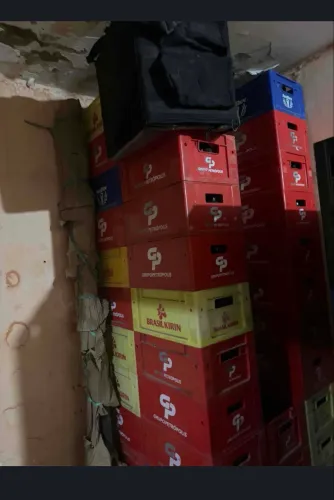 Caixa com vasilhame de Skol 23 unidades em cada
