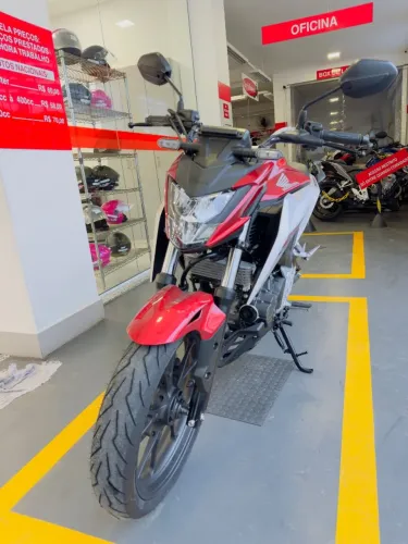 Moto tá perfeita sem nenhum detalhe, moto de vitrine