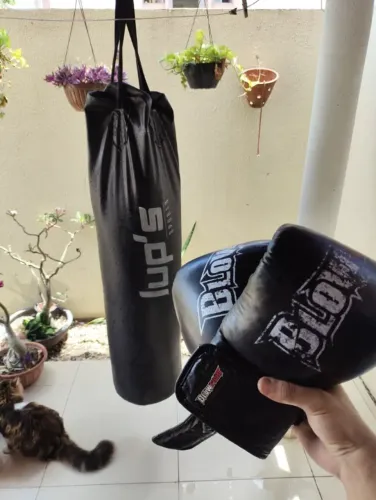 Kit de Boxe Completo: Saco de Pancada Cheio + Luvas Blow Fight + Caneleiras - R$ 300