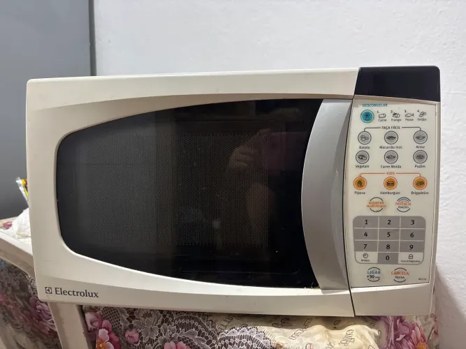 MICROONDAS SEMI NOVO ELECTROLUX