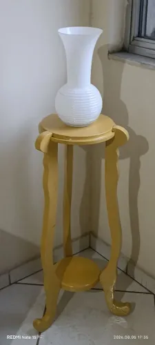 Tripé e vaso vintage decoração