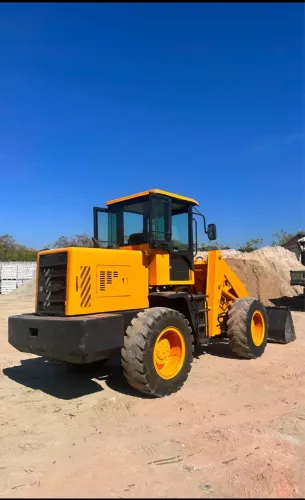 PÁ CARREGADEIRA HAY CTX 930. 2013