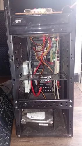 Vendo peça de Pc, gabinete, monitor e fonte