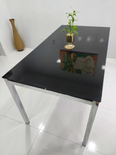 Mesa cromada para 6 cadeiras com tampo de vidro película preta (sem cadeiras)