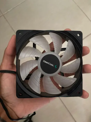 Kit Fan 3 Unidades Deepcool RF120, 120mm, PD-FLED3-RF120FS-3P + 1 Fan AeroCool (Brinde)