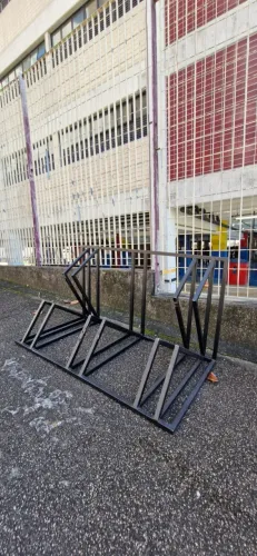 Bicicletaria (suporte em aço preto para 3 bicicletas)