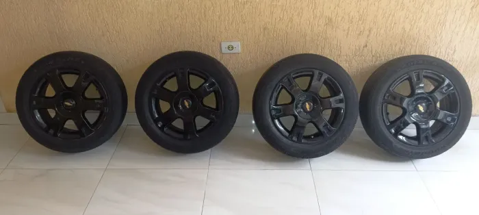 Vendo rodas aro 16 + pneus em bom estado...