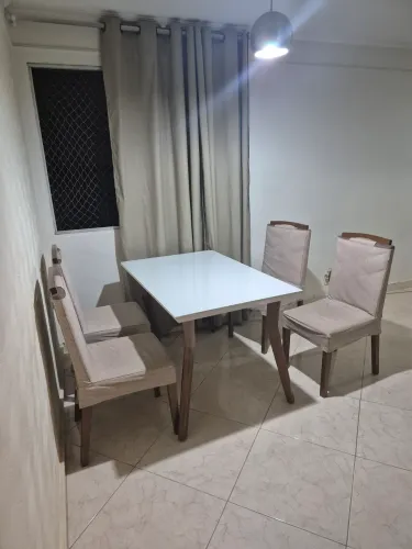 Mesa 120cm com 4 cadeiras