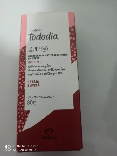 Desodorante antitranspirante em creme cereja avelã 80 gramas. Natura