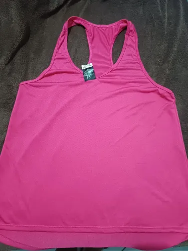 Regata para treino na cor rosa e branca