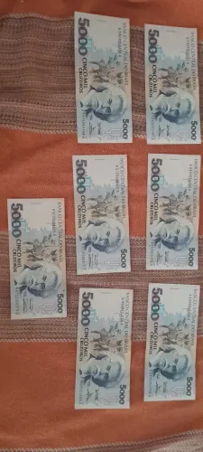 Lote de sete cédulas de cinco mil cruzeiros