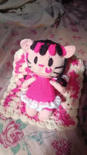 Boneca Amigurumi Draculaura + Hello Kitty Monster High