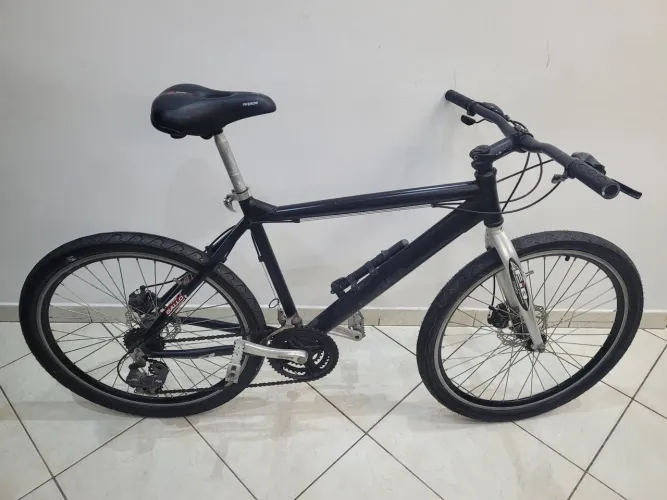 Bicicleta Mountain Bike