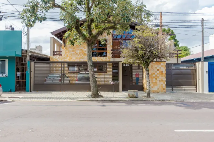 Casa Comercial para locação com 06 Salas, em São José dos Pinhais