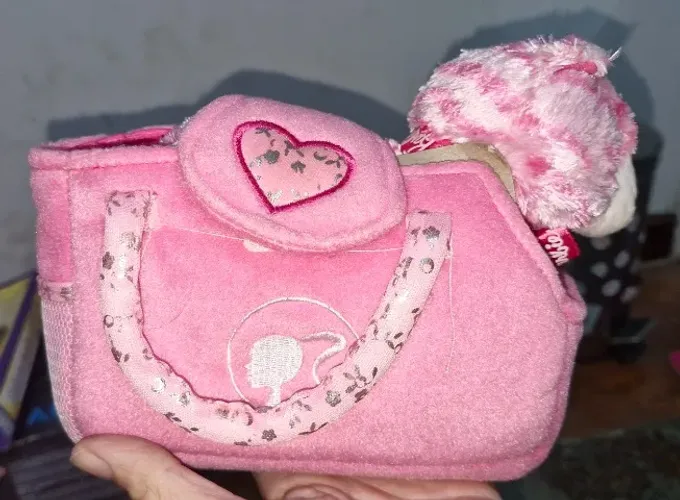 Barbie pet de pelucia com cachorro e bolsinha