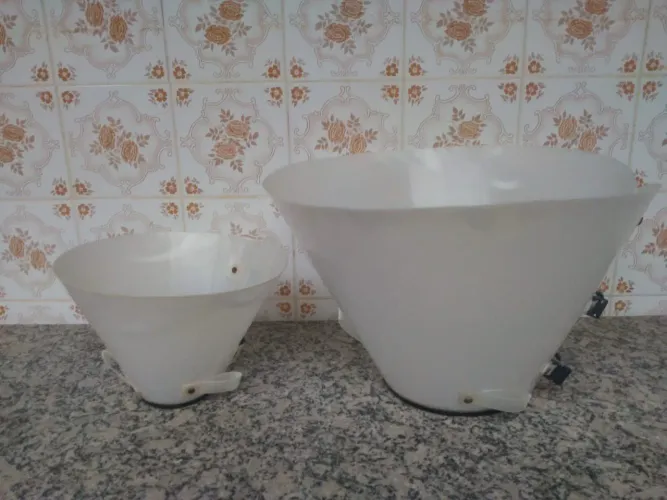 Conjunto com 2 colares elizabetanos.
