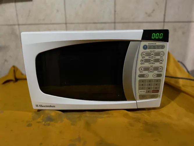 Microondas Electrolux branco! 23 litros
