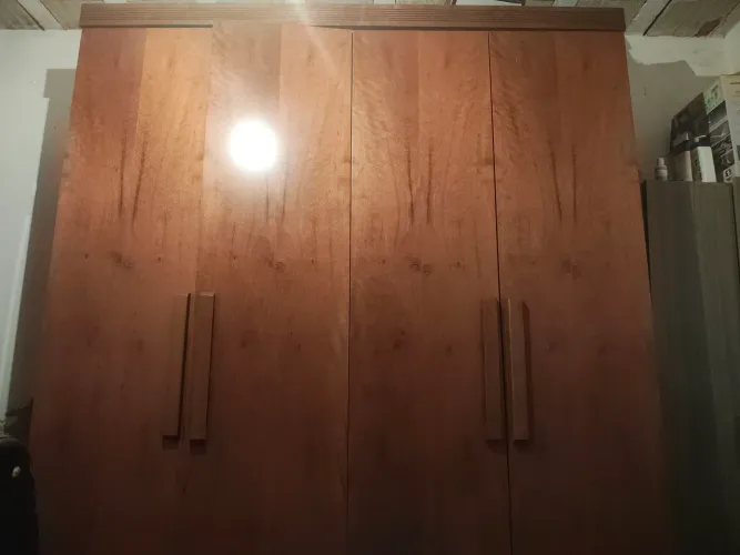 Guarda-Roupa 4 Portas de Bater - Tom Imbuia/Freijó (Excelente Estado