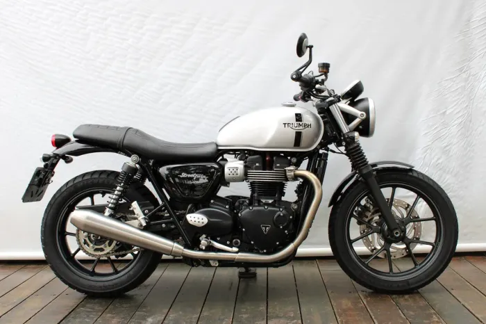 TRIUMPH STREET TWIN