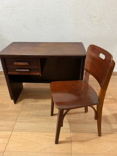 Escrivaninha Retrô com Cadeira em Madeira - Estilo Vintage
