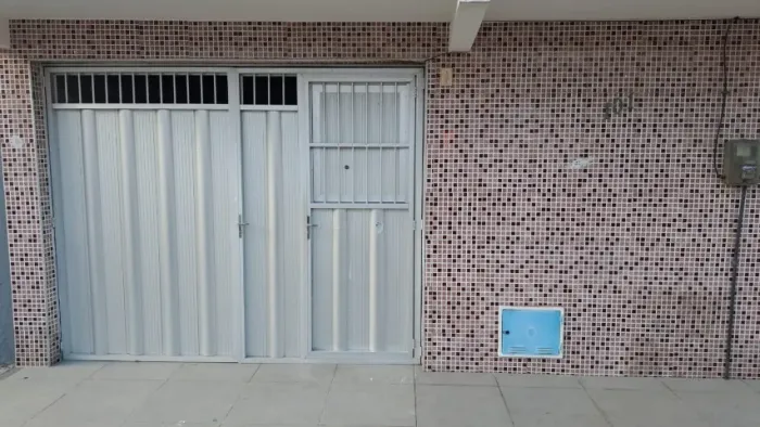 Aluguel casa com garagem e água inclusa