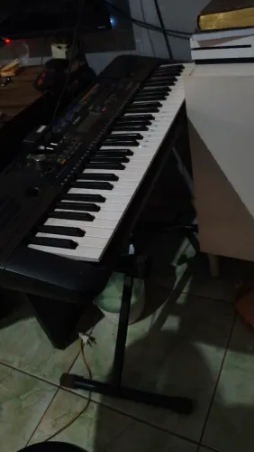 TECLADO YAMAHA - SUPORTE DE APOIO - CABO DE ENERGIA