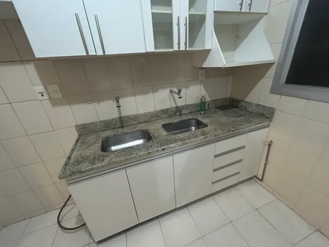Bancada com armário planejado 