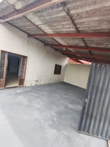 casa Cidade Vera Cruz 2/4 paralelo a avenida V-5 próximo a praça do CEU e hospital HMAP