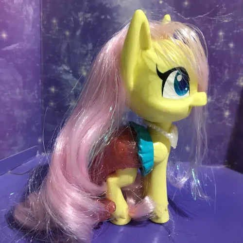 My Little Pony G4 Fluttershy Dress Up Magic