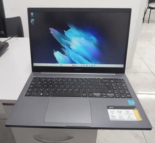 Notebook Samsung Book 256SSD "Windows 11" Top e rápido