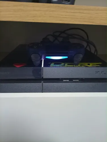Vendo ps4 Slim, 1,77 TB(troco por iPhone,ou outro celular de mesmo equilíbrio ou pc )