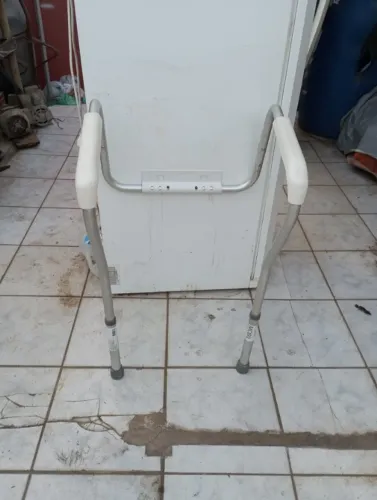 Barra de Apoio em Alumínio Altura Regulável para Vaso Sanitário