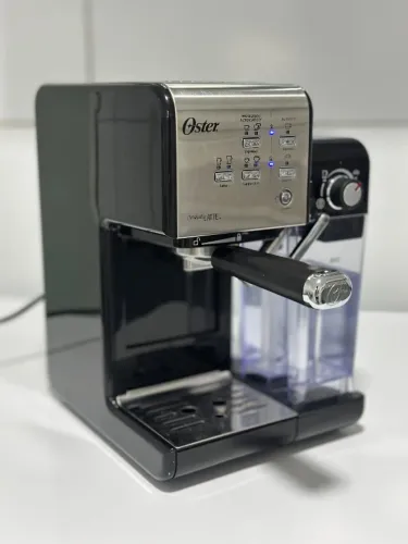 Cafeteira Oster PrimaLatte Inox + Moedor Oster + Caixa Original
