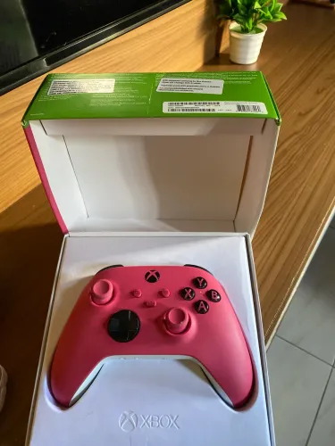 Controle para Xbox séries S, ótimo estado poucas vezes usado, com caixa e nota fiscal ?
