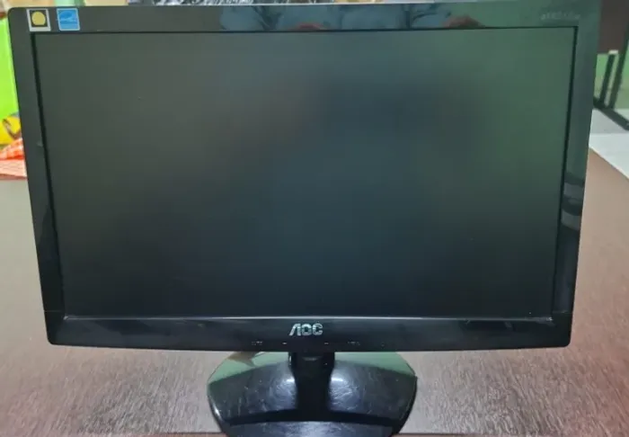 URGENTE - Monitores AOC e1621Sw 15,6 Pol - 100,00 cada