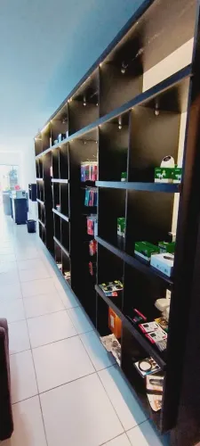 Estante, nicho, prateleiras, gôndolas  e ganchos