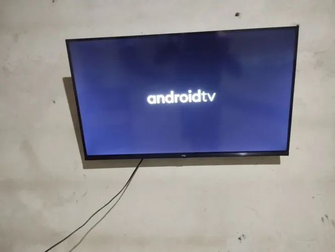 Vendo TV tcl de 32 polegadas 4 meses de uso, não tem caixa nem garantia 1100