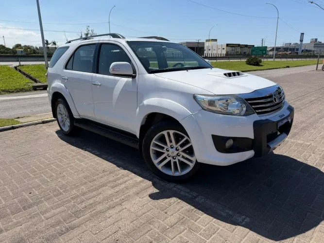 Toyota Hilux SW4 SRV D4-d 4X4 3.0 TDI Dies. AUT 2013