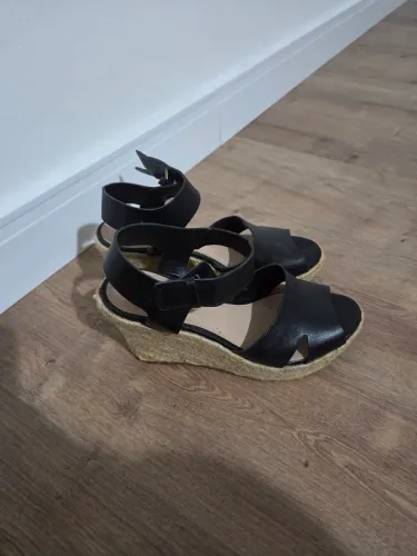 Sandália Arezzo preta anabela espadrille tamanho 36