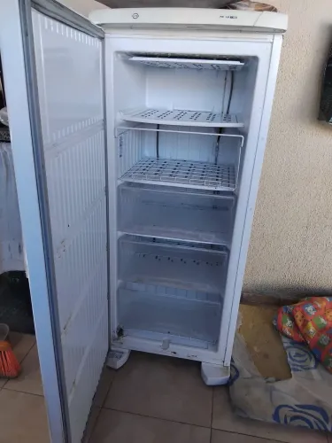Freezer Vertical Electrolux FE18 Cycle Defrost 1 Porta 145 Litros 4 Gavetas