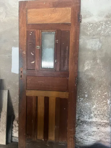 Vendo porta de entrada pra vende valor de 250,00